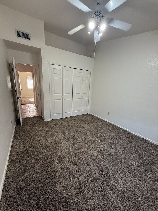 Building Photo - 3 Bed 2 Bath home in the highly desirable Northwest Tucson area. New paint and Carpet!