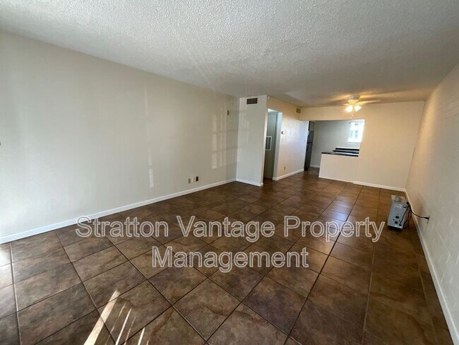 Building Photo - 6936 E 4th St