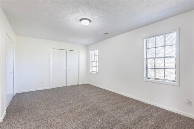 Building Photo - 330 Winding River Dr