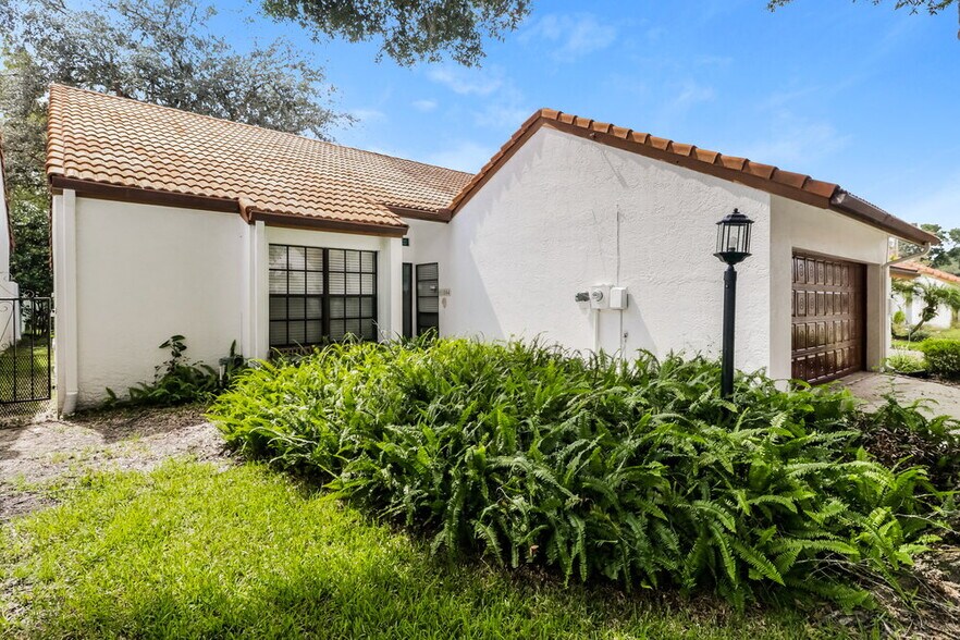 Building Photo - 11504 Robles Del Rio Pl