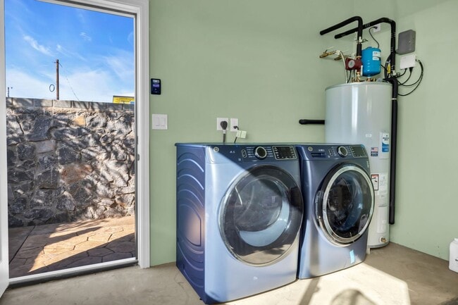 Building Photo - 1276 S Nahale Pl