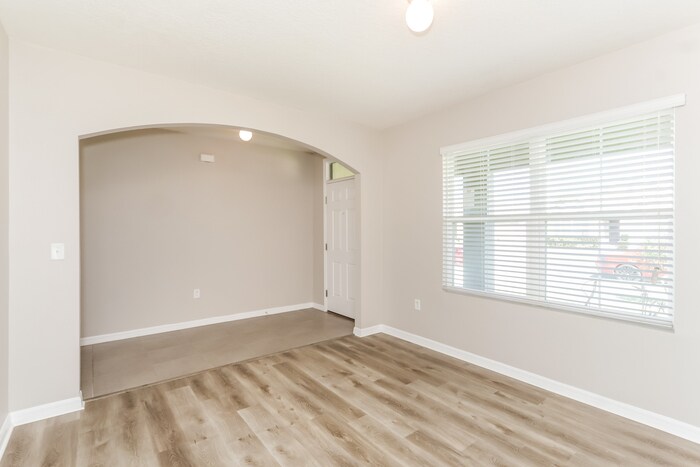 Building Photo - 3221 S Northview Rd