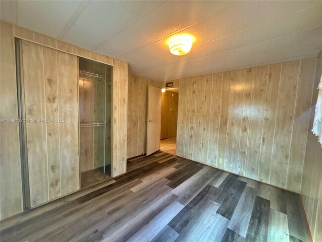 Building Photo - 3930 Country Pl