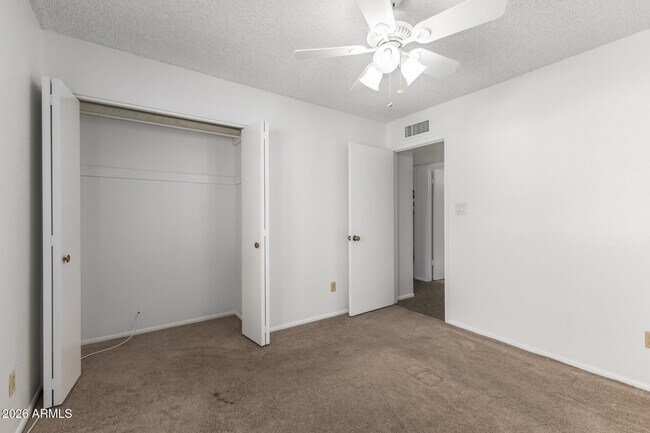 Building Photo - 3541 E Dahlia Dr