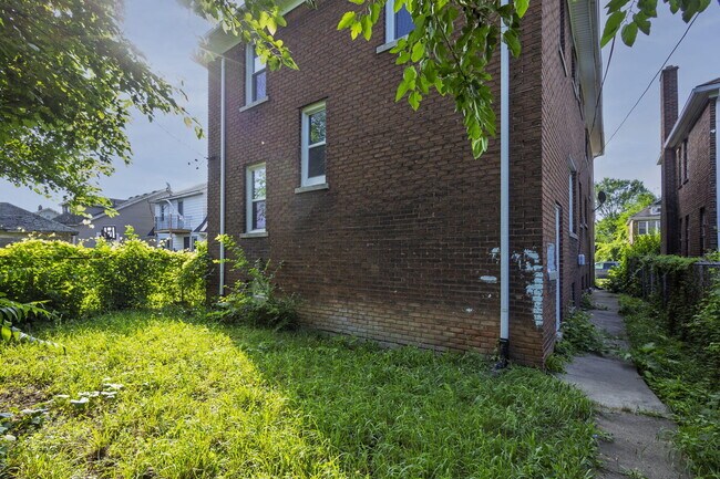 Building Photo - 2952 Waverly St