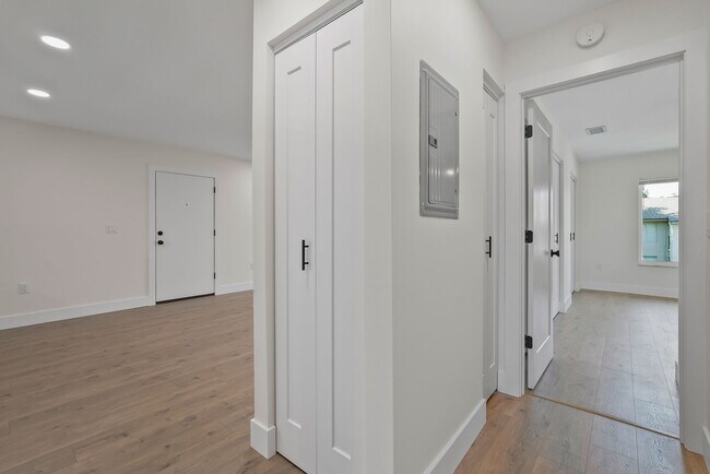 Building Photo - 8601 Huron Ct