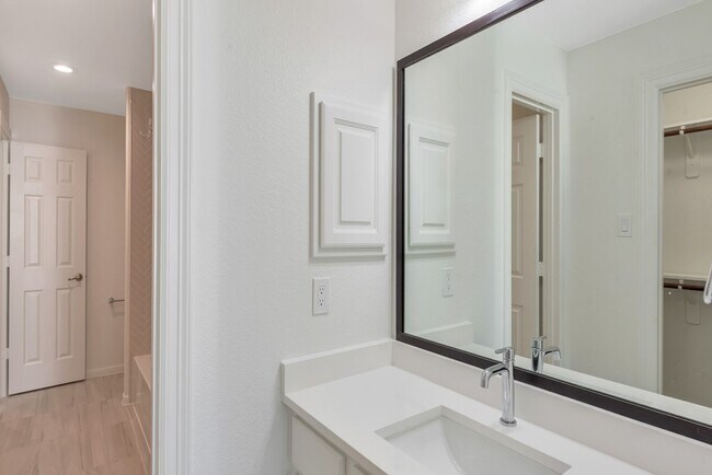Building Photo - 6334 Collina Springs Ct