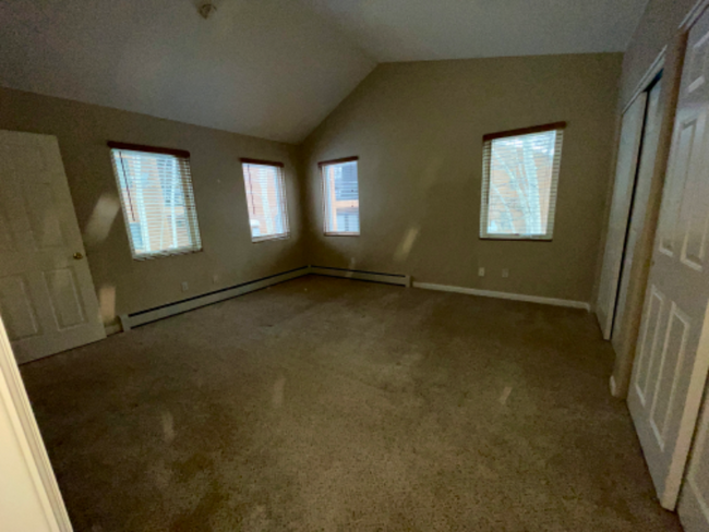Building Photo - 171 Burgundy Cir