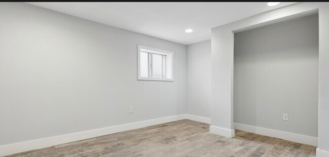 Building Photo - 102-23 164th Dr