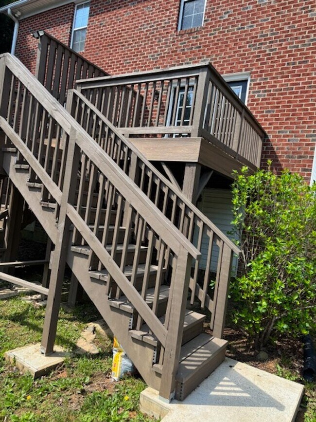 Building Photo - 1300