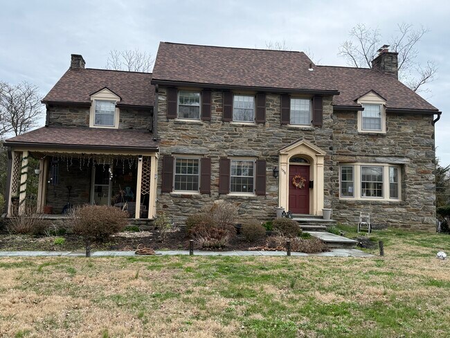 Front of the House - 1358 Indian Creek Dr