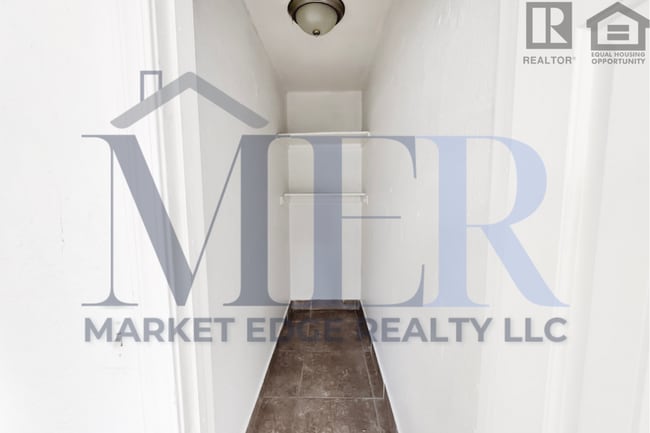 Building Photo - 1Bed/1Bath Apt at 16th St/Thomas Rd! NO CREDIT, NO BACKGROUND, NO RENTAL HISTORY CHECK!