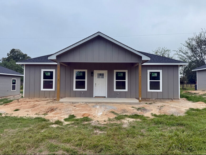 Building Photo - 408 S Gibson St