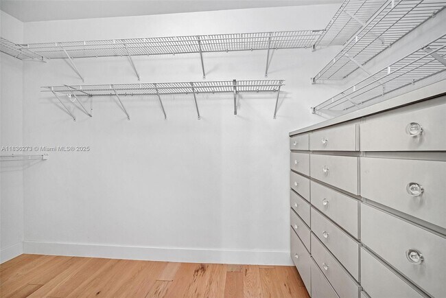 Building Photo - 1135 Asturia Ave