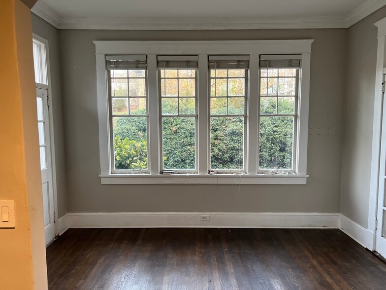 Building Photo - 1170 Monroe Dr NE