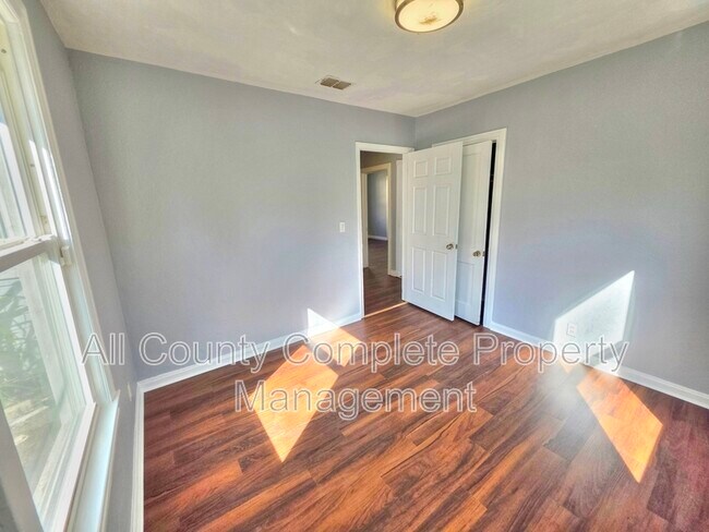 Building Photo - 616 Woodbine St