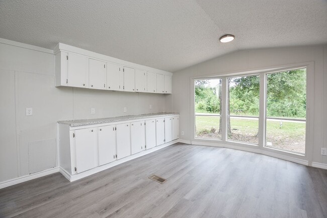 Building Photo - Be part of this cozy community at Roy Harris Loop