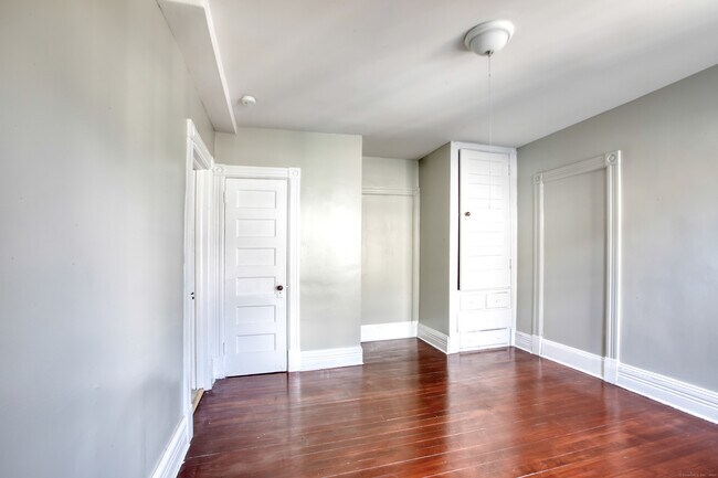 Building Photo - 325 Chestnut St