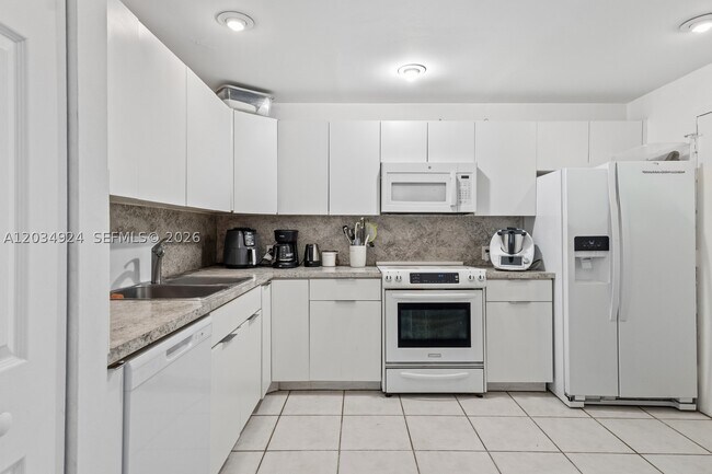 Building Photo - 575 Crandon Blvd