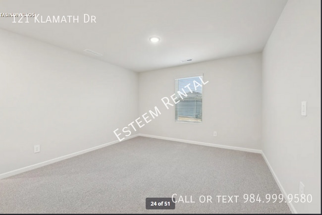 Building Photo - 121 Klamath Dr