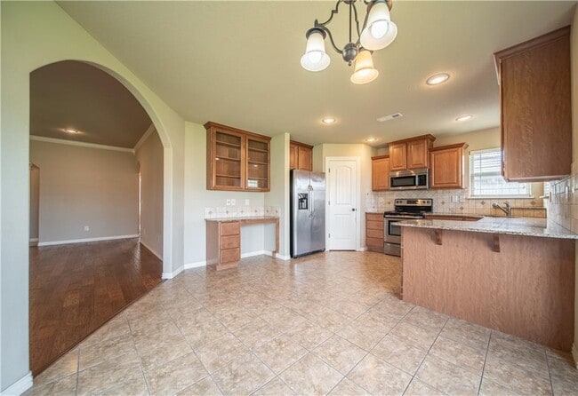 Building Photo - 704 SW Cabriolet St