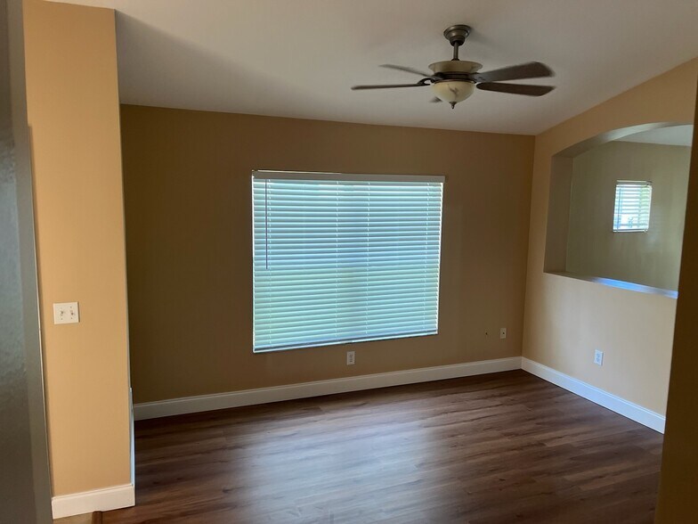 Building Photo - 8241 Crescent Moon Dr