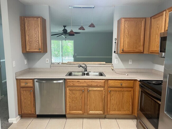 Building Photo - Fully Renovated 2 Bedroom/ 2.5 Bathroom Townhome - The Farm at Buckwalter