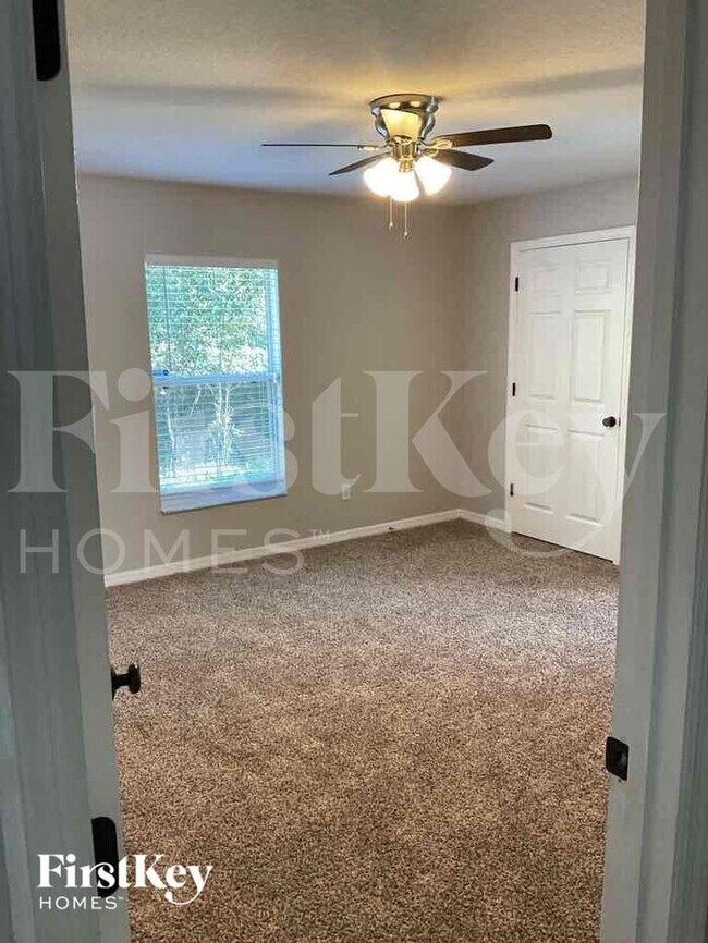 Building Photo - 739 N Midland Dr