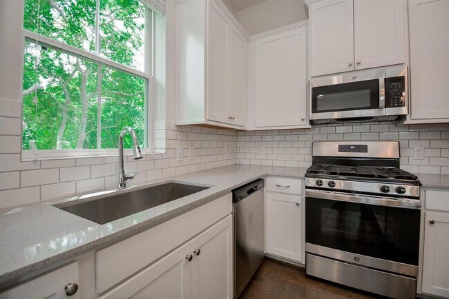 Building Photo - 6013 Cypress St