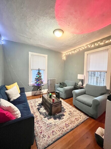 Building Photo - 12 Bucknam St