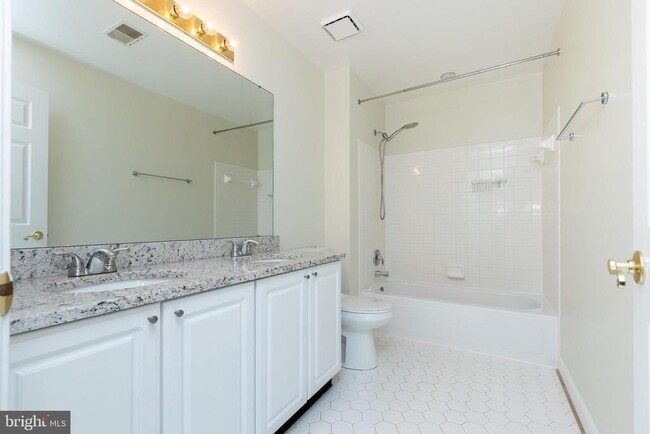 Building Photo - 14209 Floral Park Dr