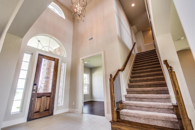 Building Photo - 76 Palmero Way