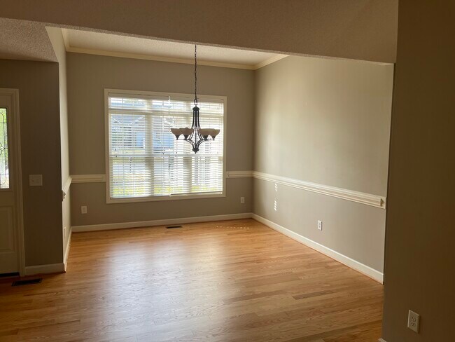 Building Photo - 650 Northview Dr