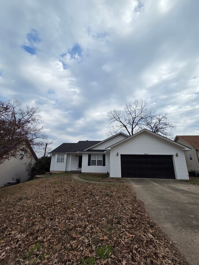 Building Photo - 3002 Oakbrook