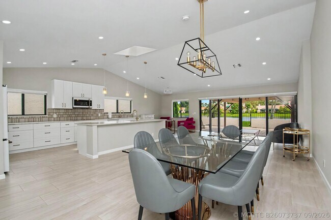 Building Photo - 21460 Laguna Dr