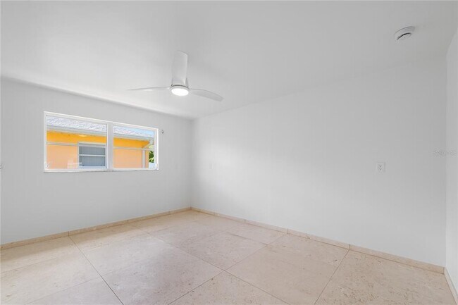 Building Photo - 114 8th St