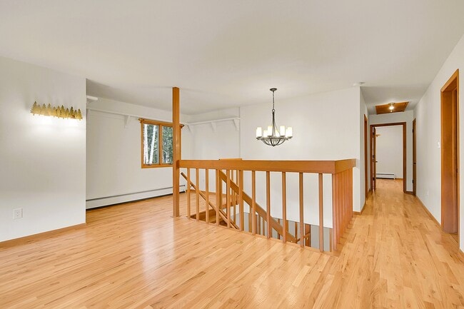 Building Photo - 28195 Cragmont Dr