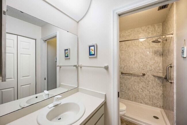 Building Photo - Seasonal or Annual 2 Bedroom, 2.5 Bathroom...