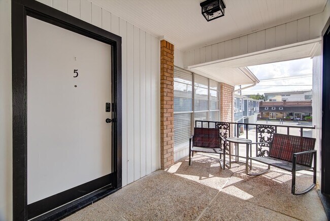 Building Photo - 1915 McDuffie St