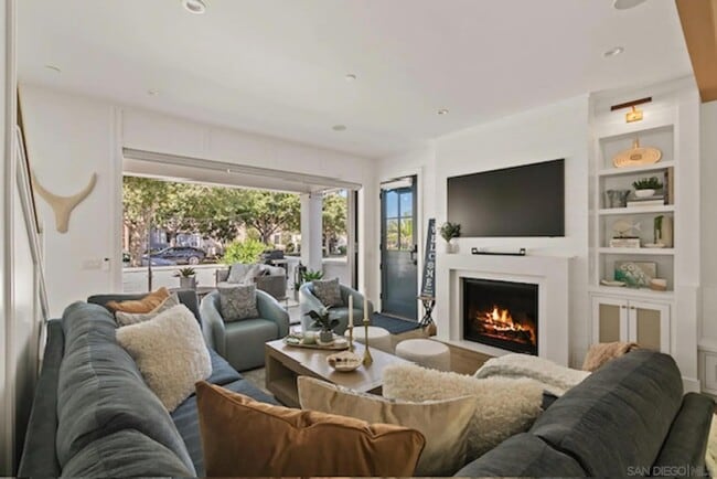 Building Photo - 715 F Ave