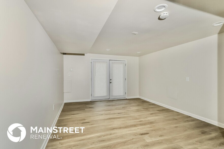 Building Photo - 9104 Royal Oak Dr