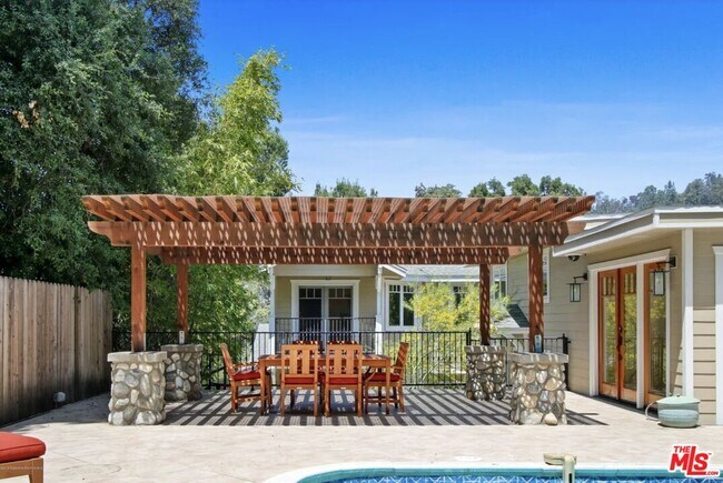 Building Photo - 130 S Arroyo Blvd