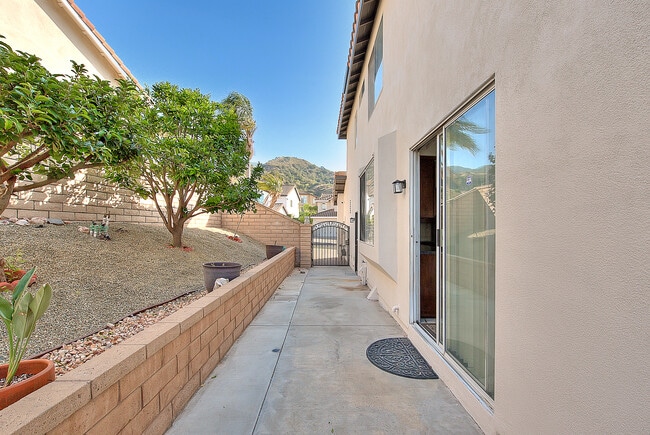 Building Photo - 3571 Rio Ranch Rd