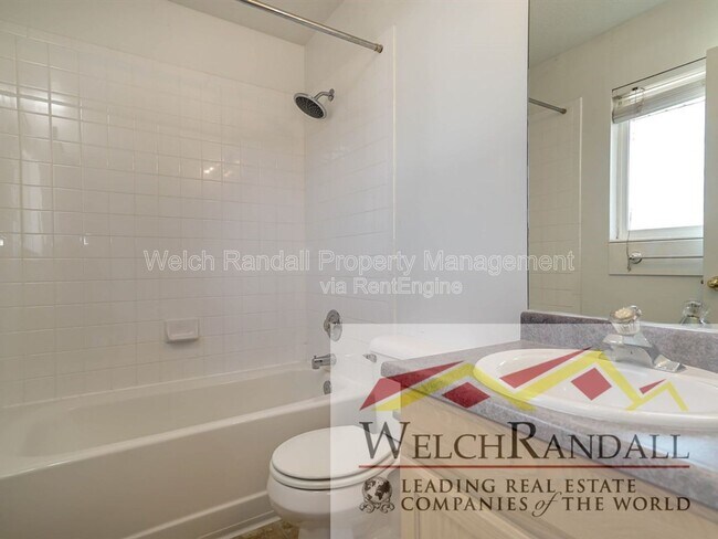 Building Photo - 832 4200 S