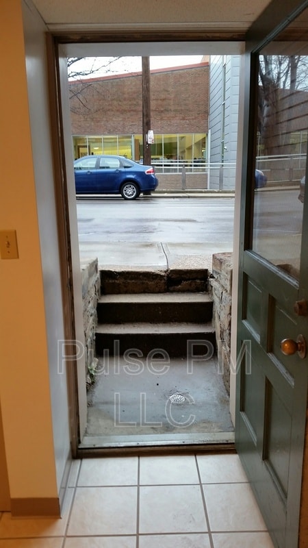 Building Photo - 112 E 5th St