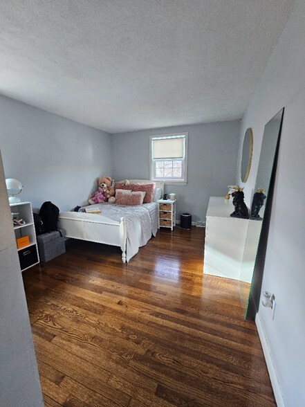 Building Photo - 8 Lee St