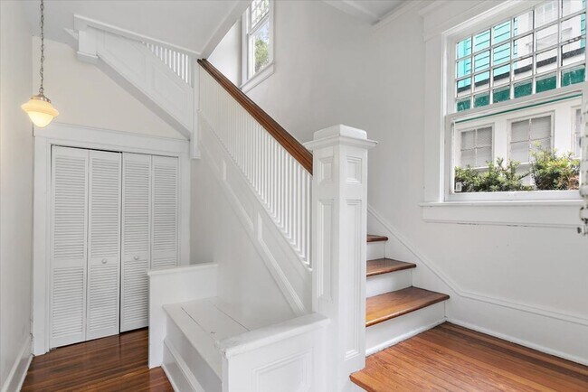 Building Photo - 1808 Bayard Pl