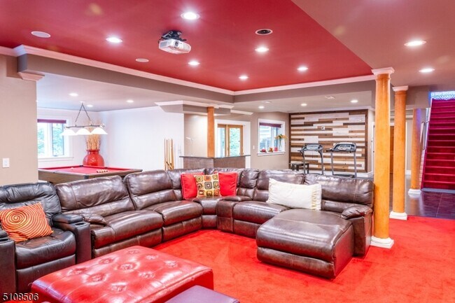 Building Photo - 28 Glenview Dr