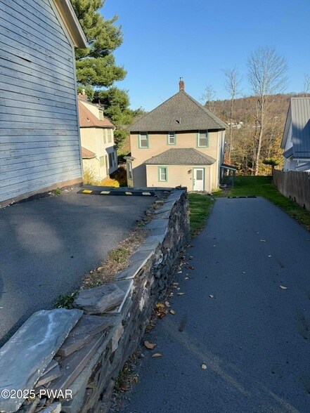 Building Photo - 341 Broad St