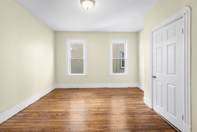 Building Photo - 427 Ferry St